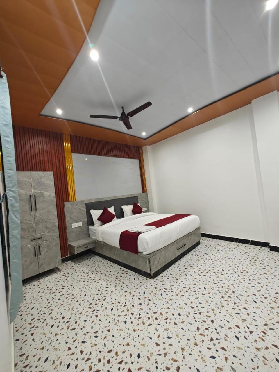 Hotel The Shyama - A Luxurious Near Ram Mandir