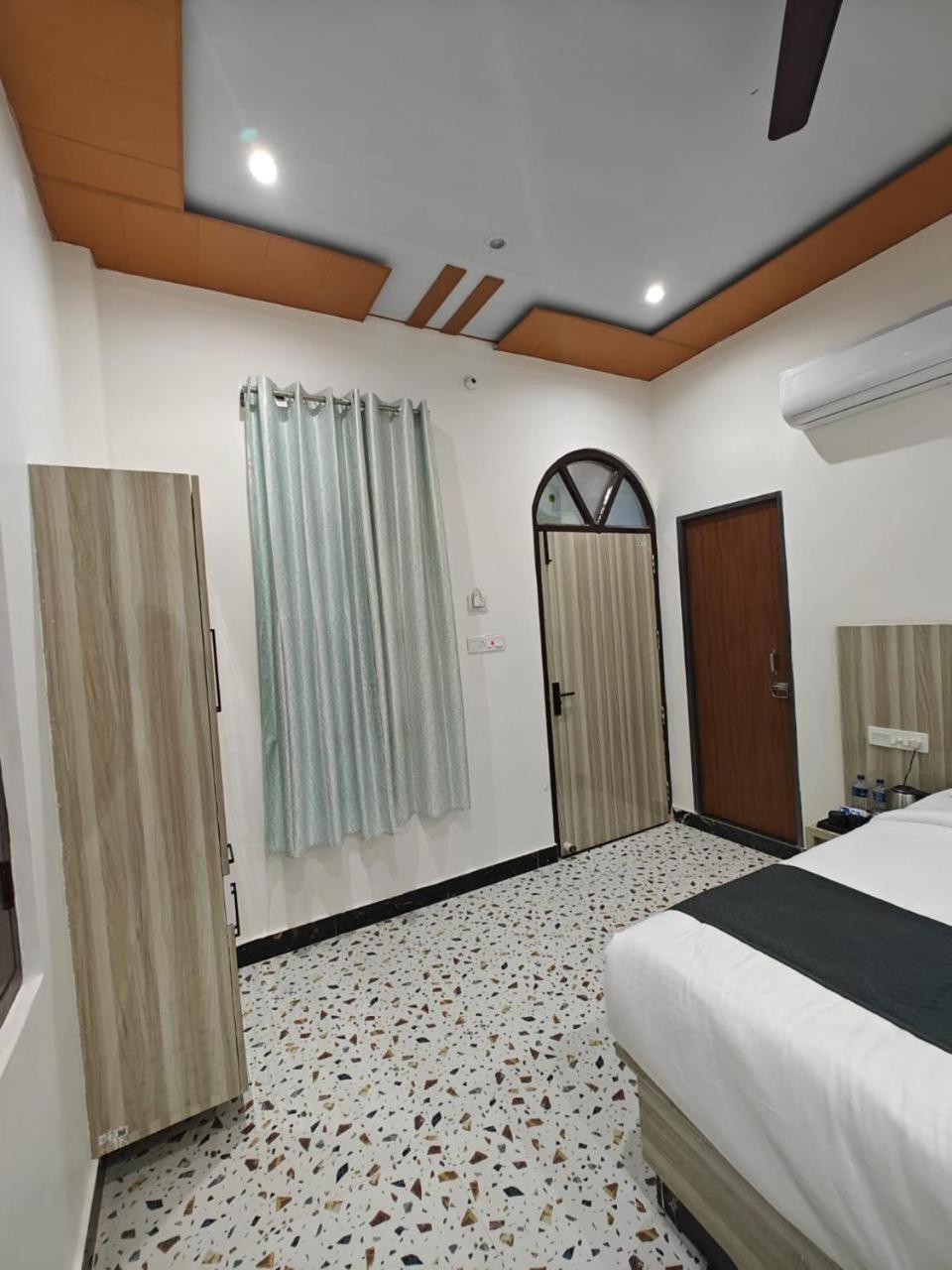 Hotel The Shyama - A Luxurious Near Ram Mandir 3*