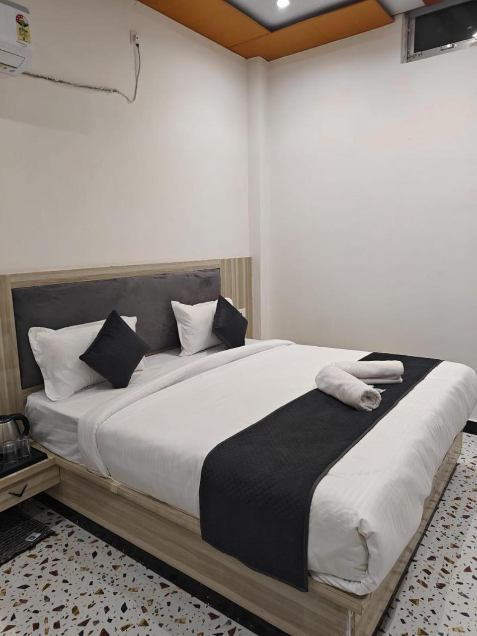 Hotel The Shyama - A Luxurious Near Ram Mandir 3*