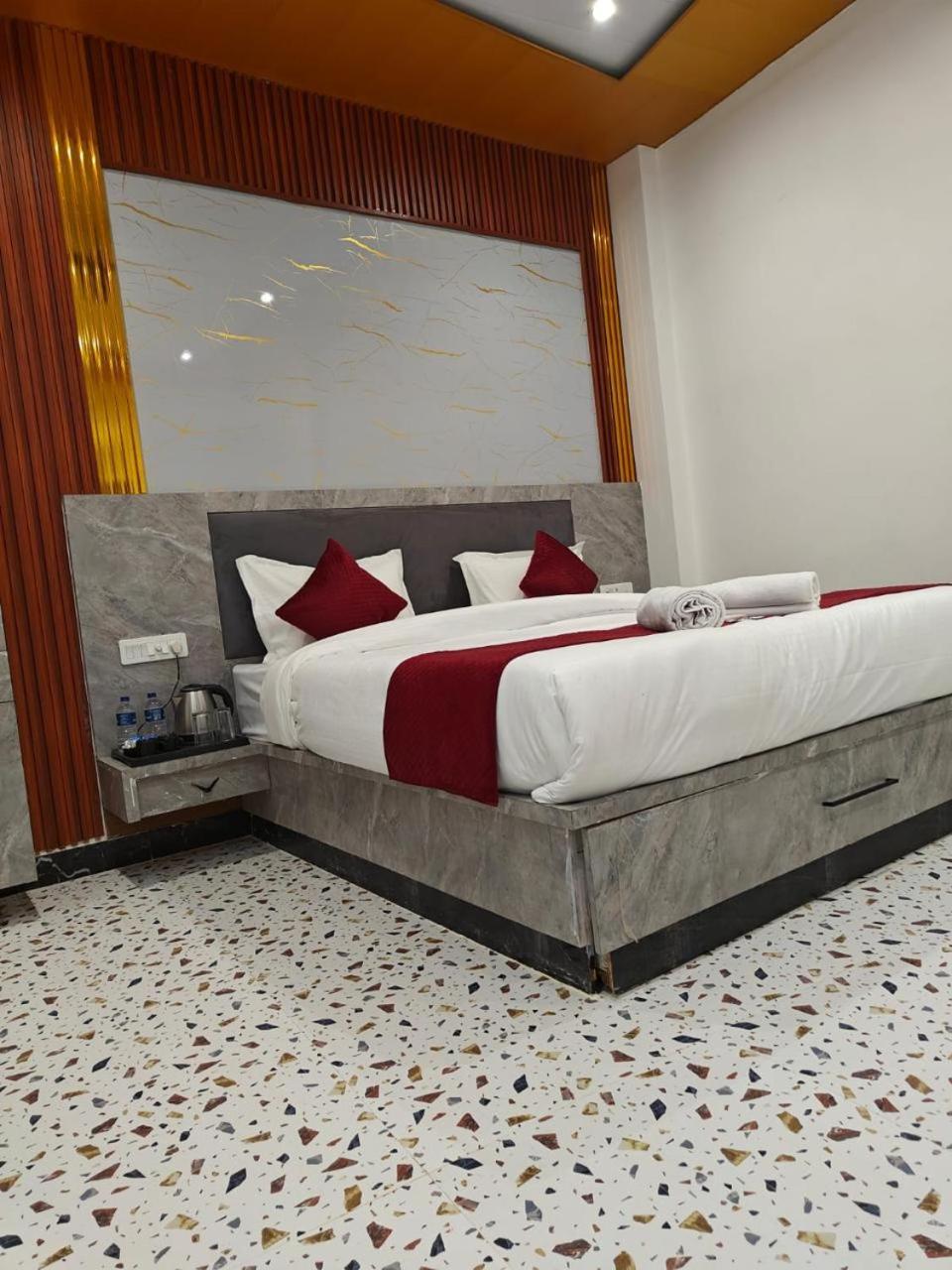 The Shyama - A Luxurious Near Ram Mandir Hotel