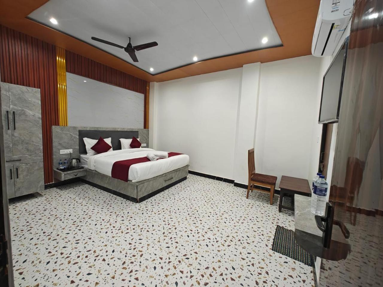 Hotel The Shyama - A Luxurious Near Ram Mandir