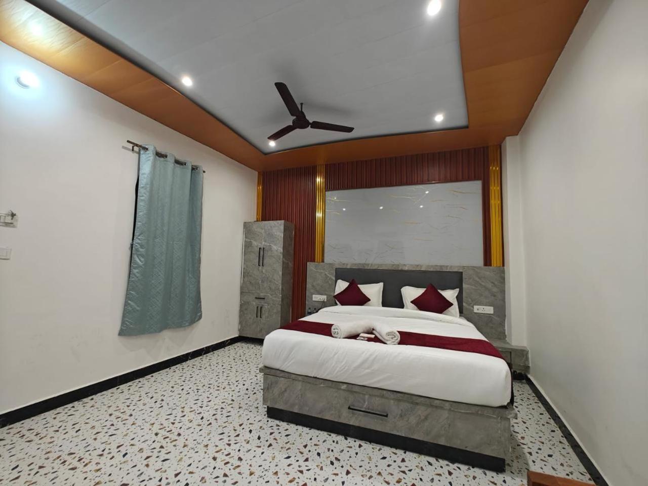 Hotel The Shyama - A Luxurious Near Ram Mandir 3*