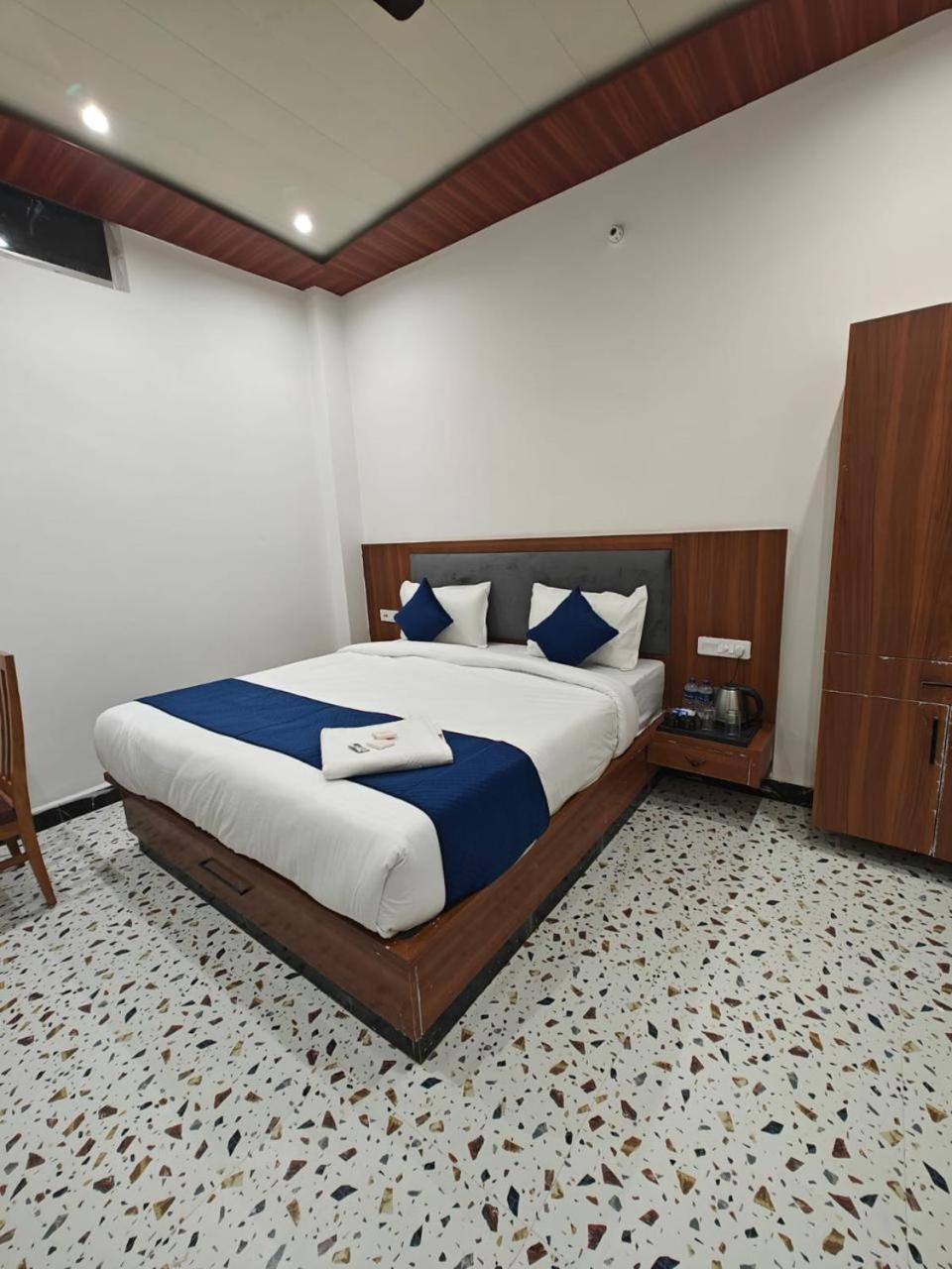 Hotel The Shyama - A Luxurious Near Ram Mandir