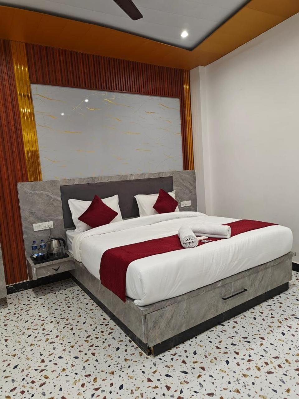 Hotel The Shyama - A Luxurious Near Ram Mandir 3*