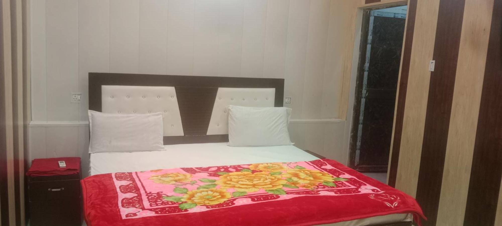 Raj Rajeswari Dharmshala Guest house Ayodhya