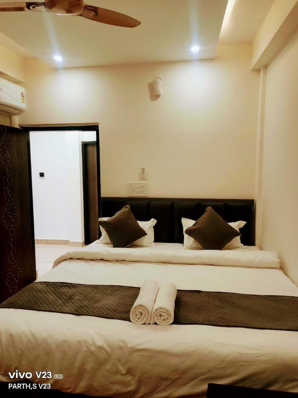 Abhinandan Hotel *