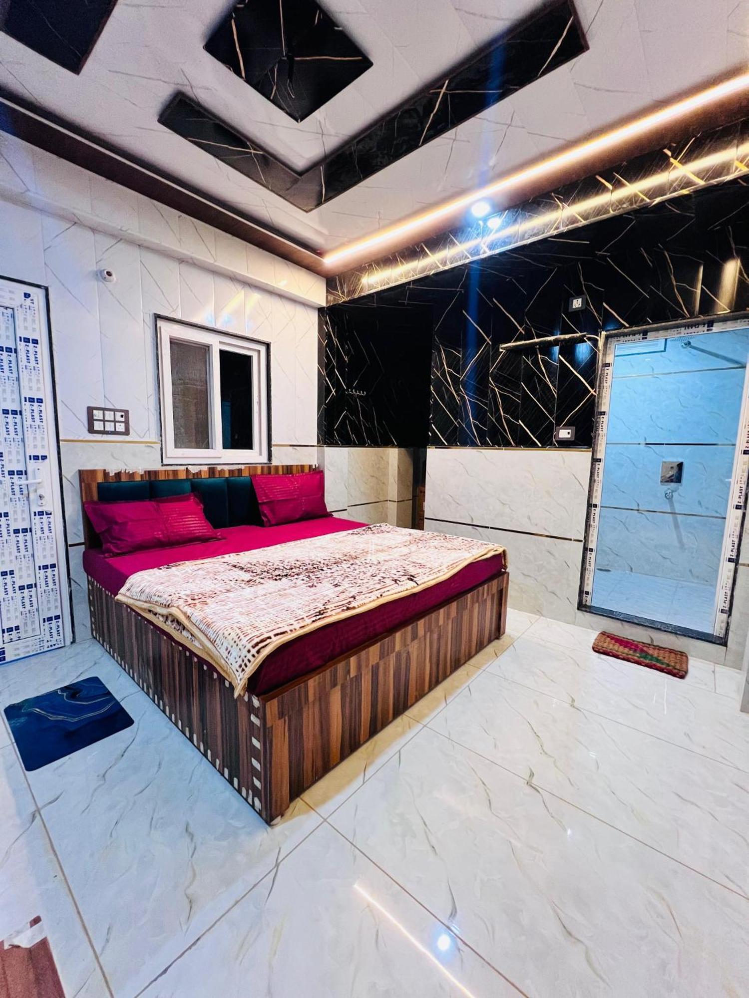 Raghunandan Near Ram Janambhumi , Parking Available 4*