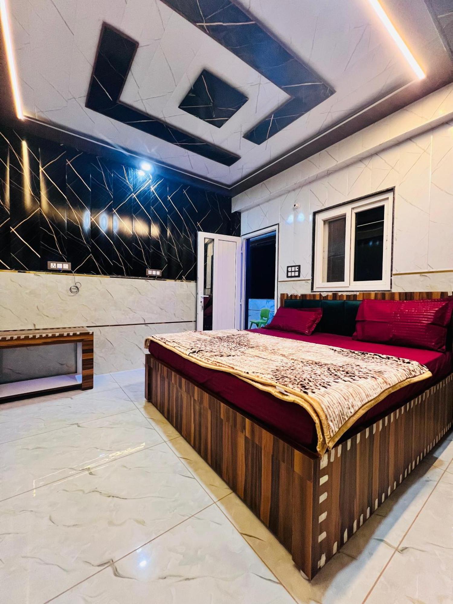 Raghunandan Near Ram Janambhumi , Parking Available 4*