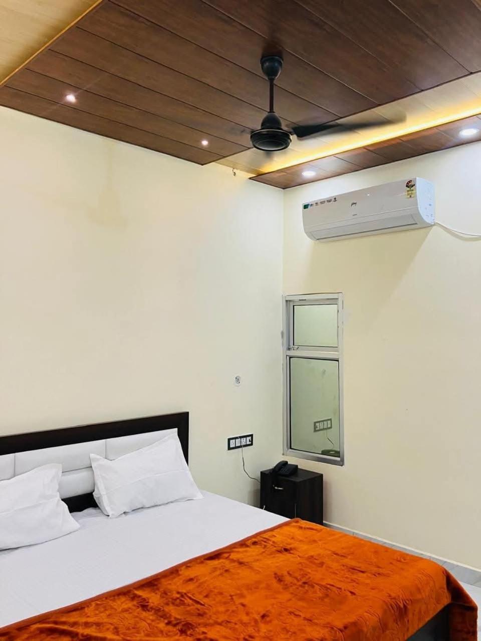 Shree Radhe Palace 4*