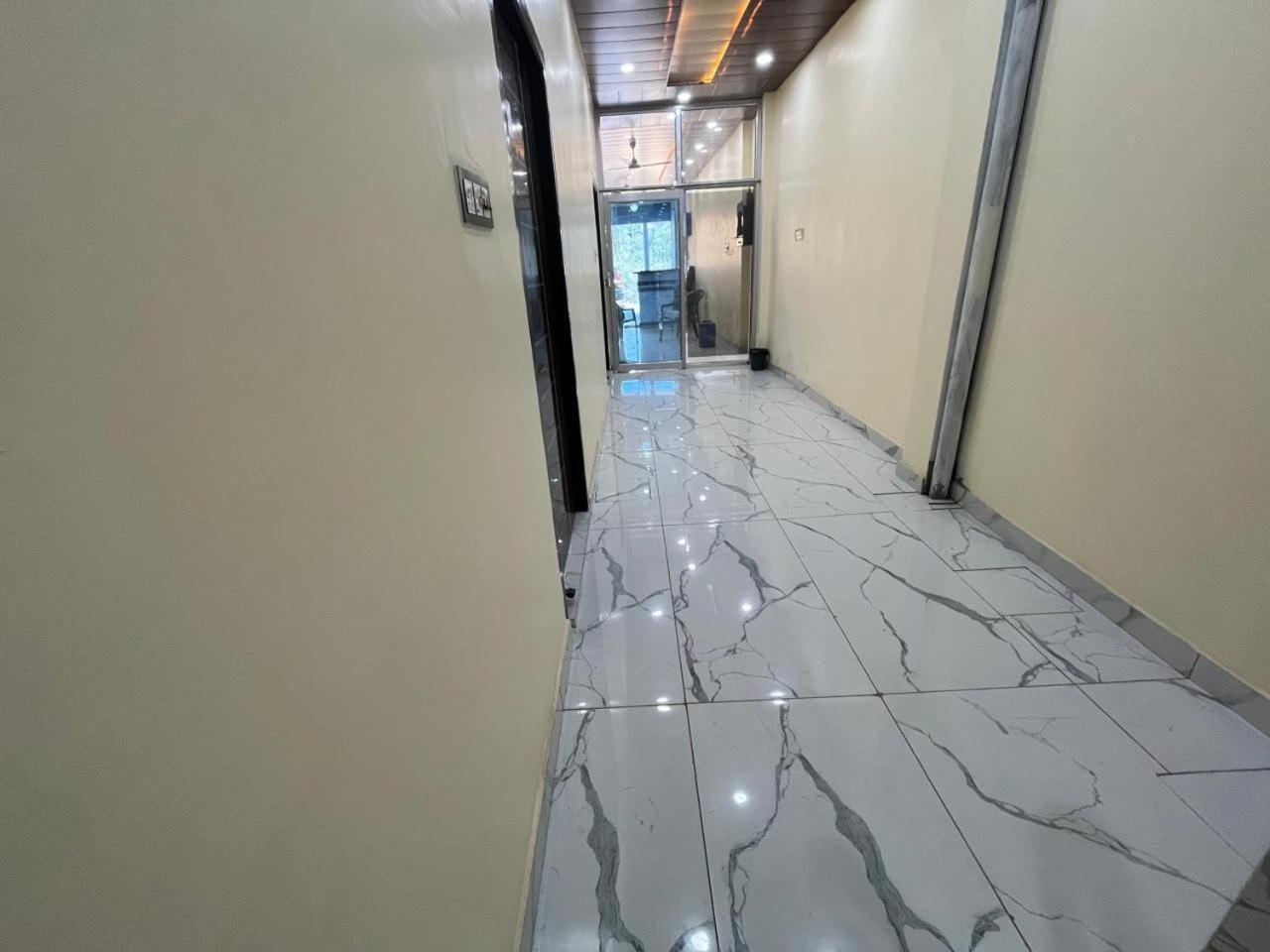 Shree Radhe Palace 4*