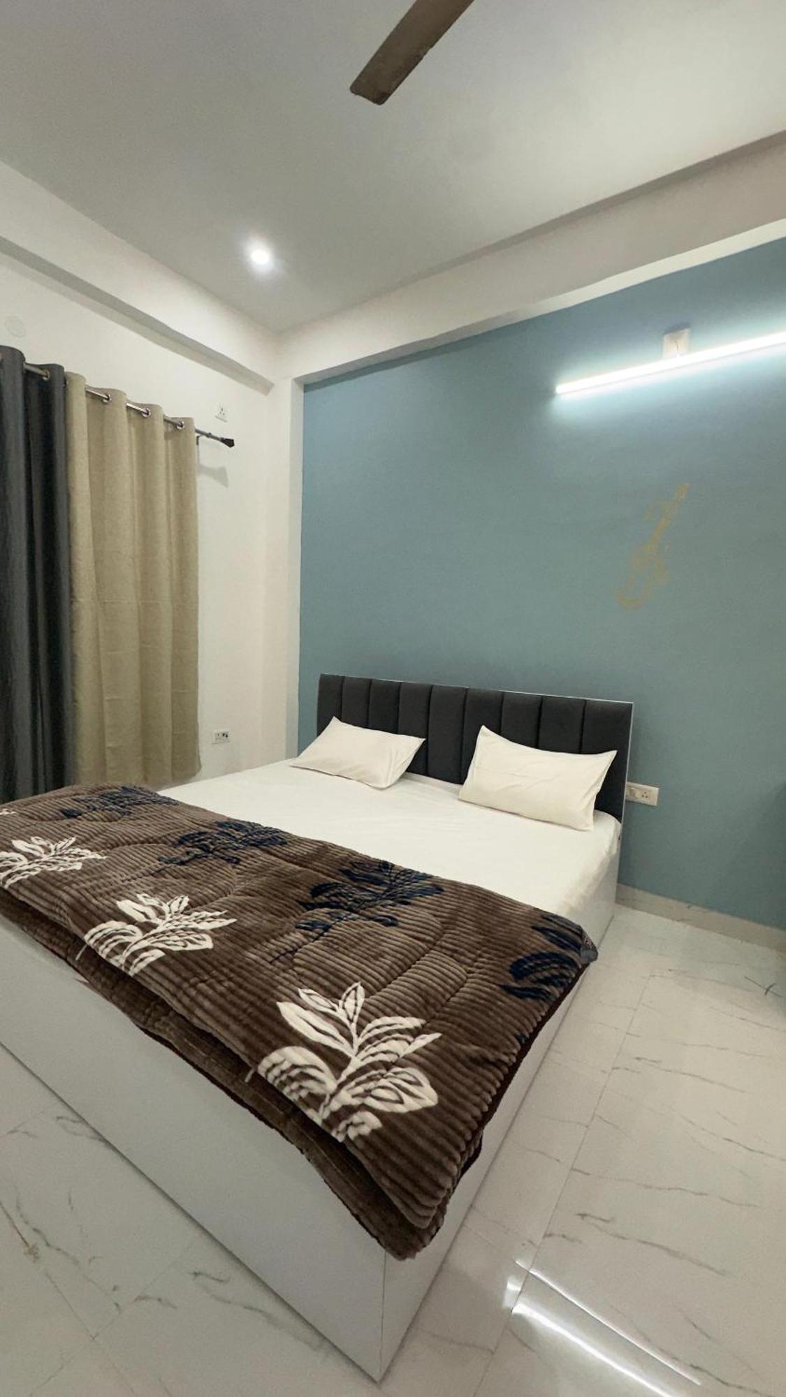 Hotel Rs Anandam Ayodhya