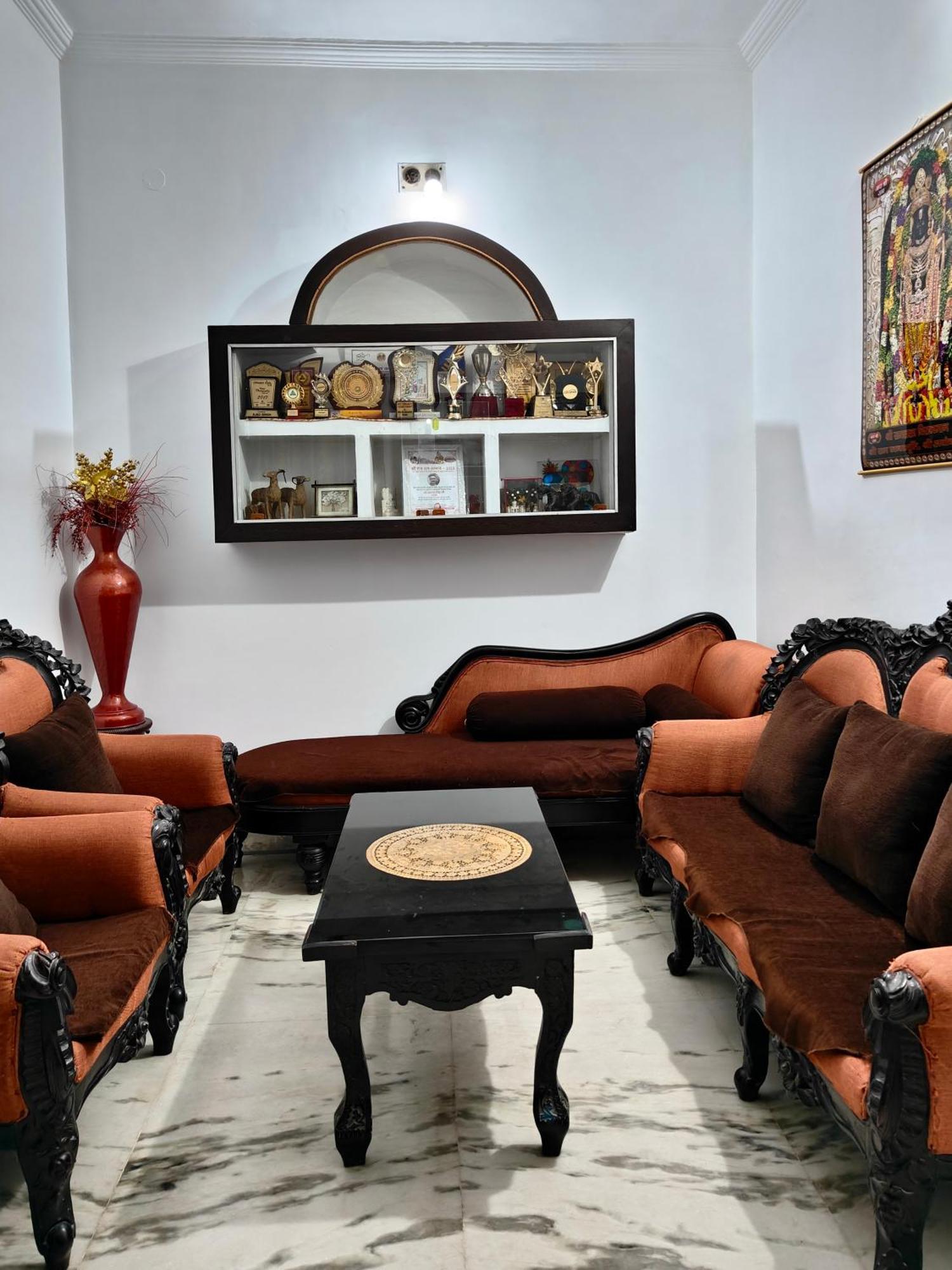 Veena Luxury - 2km From Ram Mandir Ayodhya
