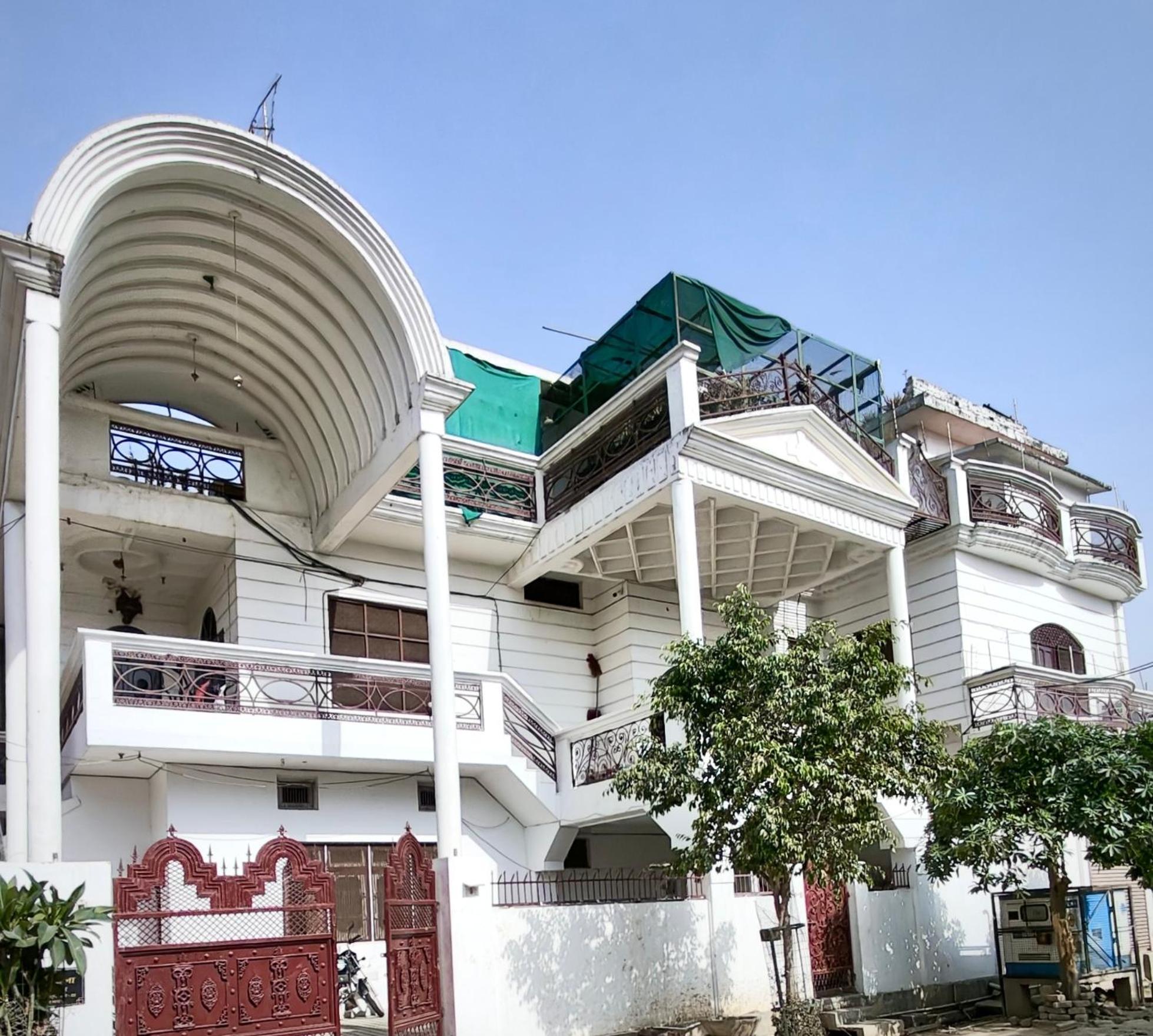 Veena Luxury - 2km From Ram Mandir Homestay