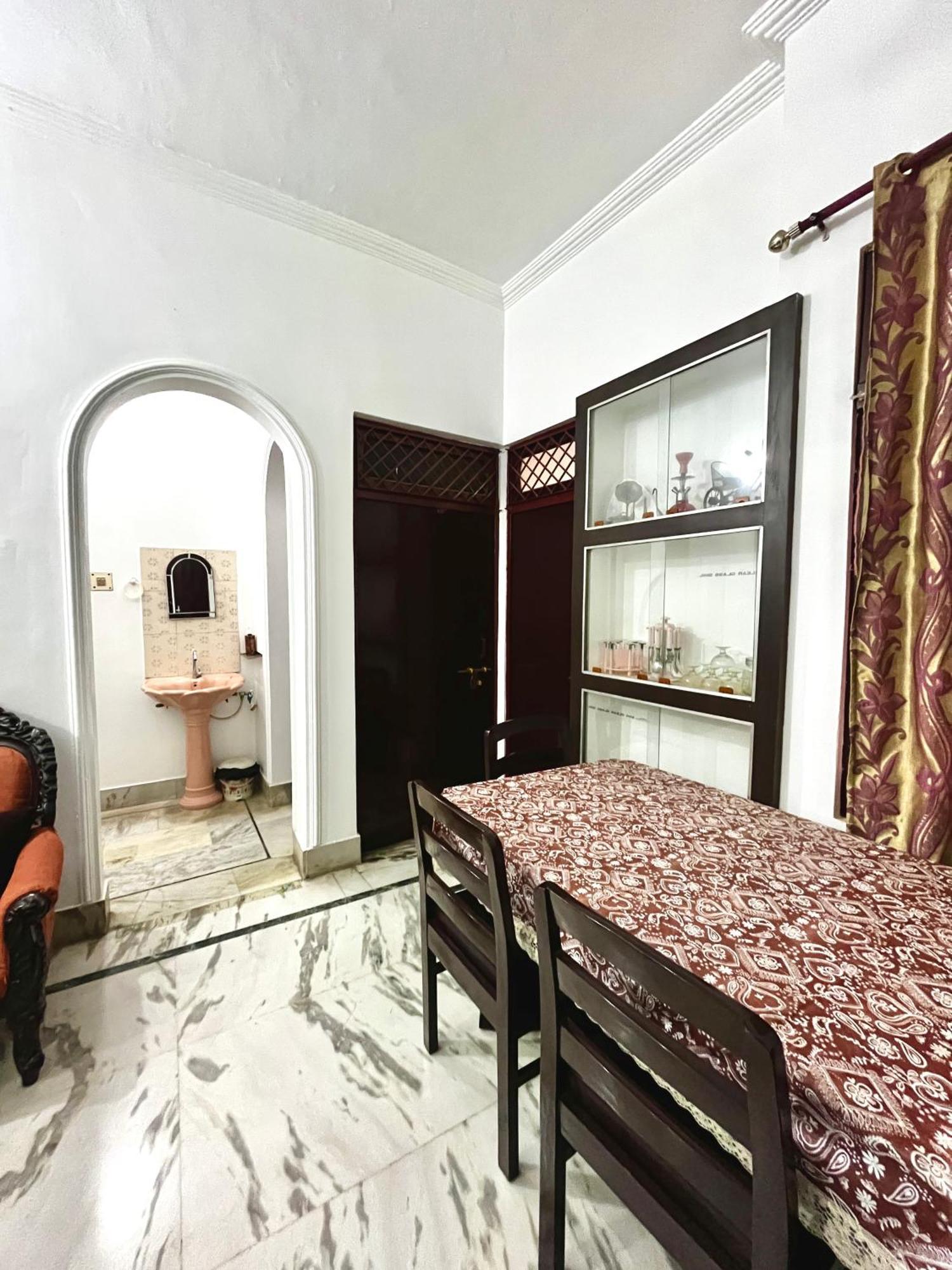 Veena Luxury - 2km From Ram Mandir Ayodhya