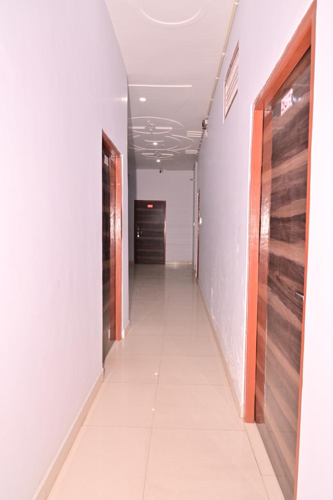 Hotel Anandam Palace Ayodhya