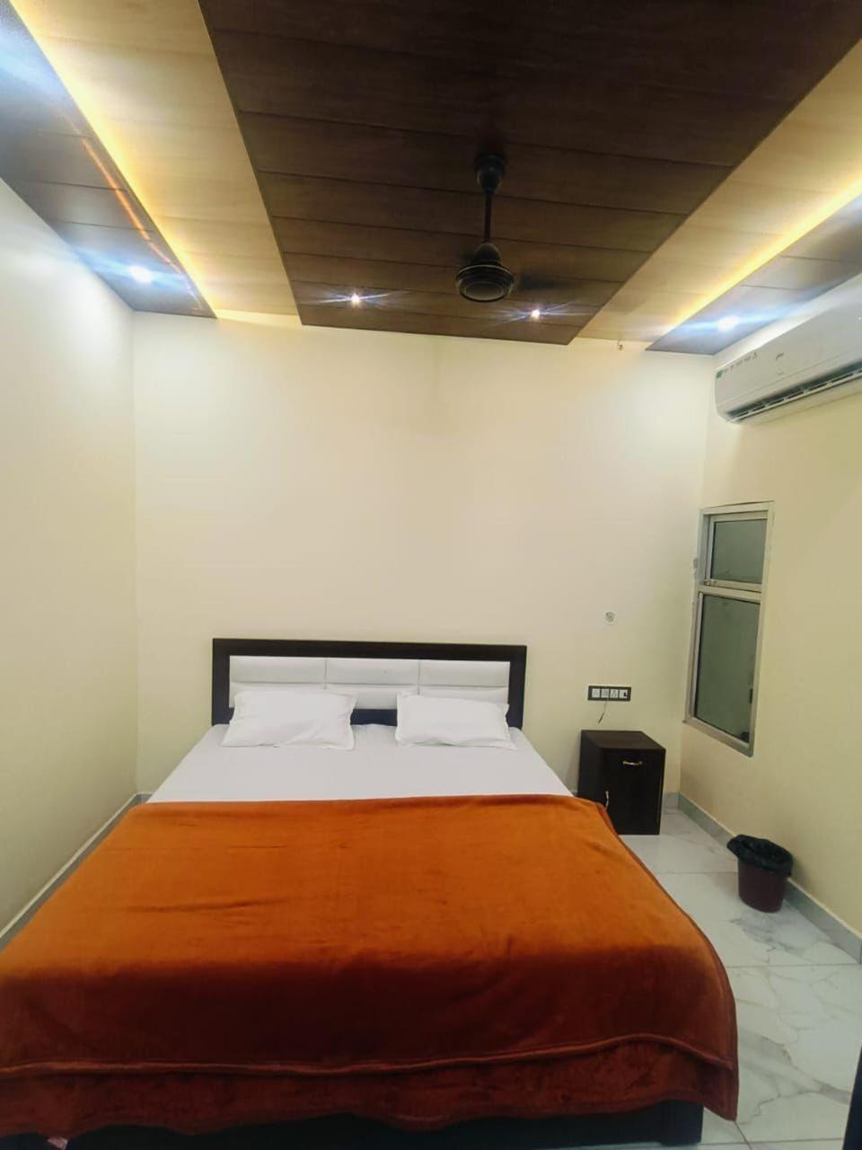 Shree Radhe Palace Hotel Ayodhya