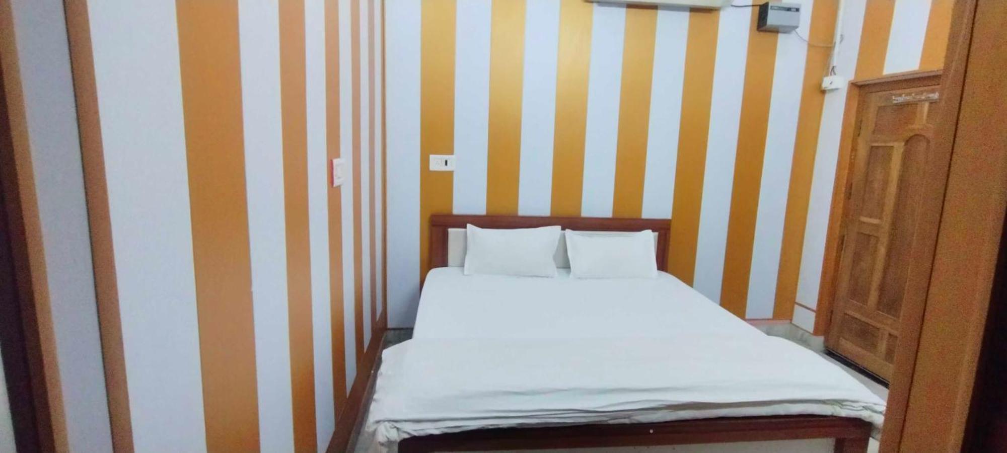 Hotel Oyo 82076 Balaji Palace Ayodhya