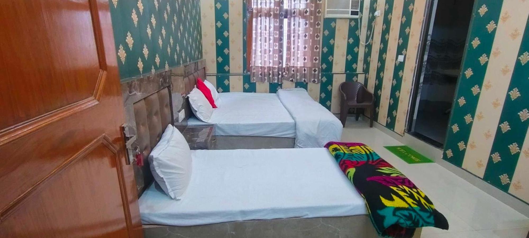 Oyo 82076 Balaji Palace 4*