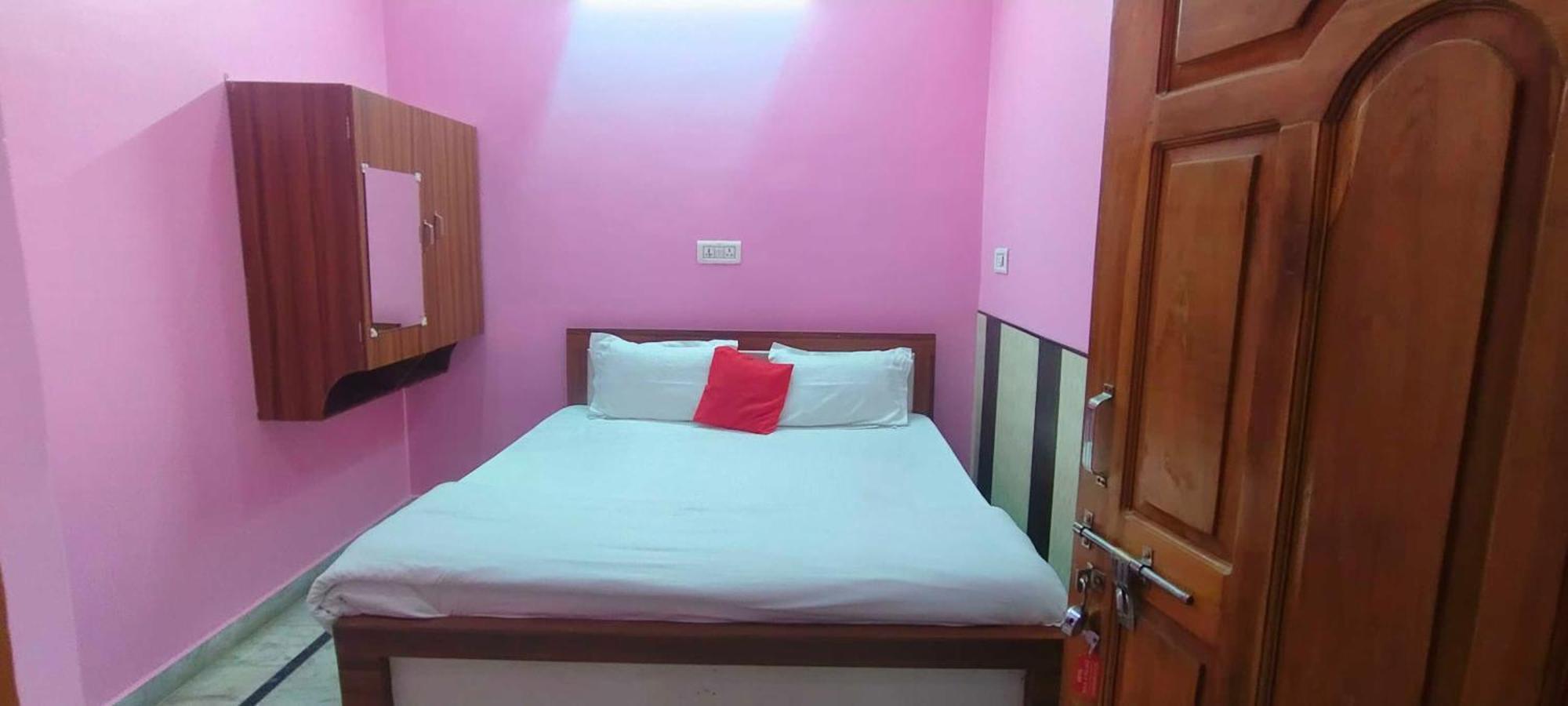 Oyo 82076 Balaji Palace 4*