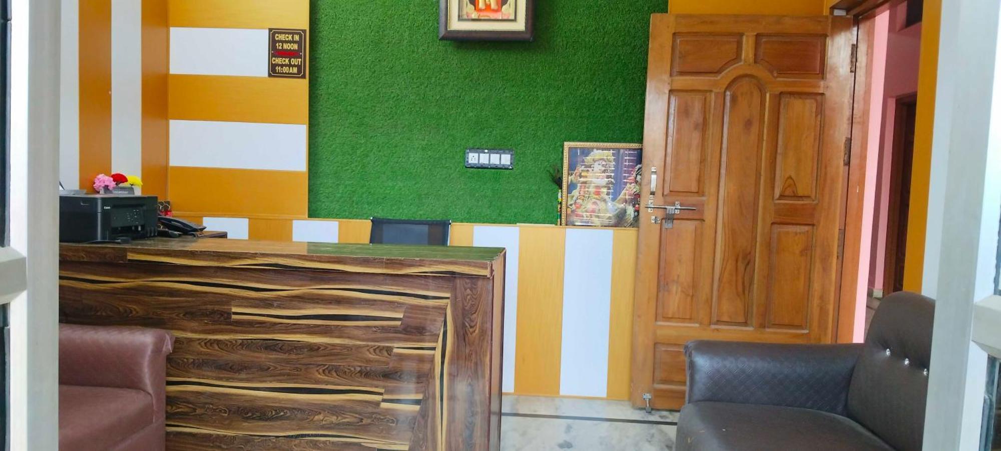 Oyo 82076 Balaji Palace