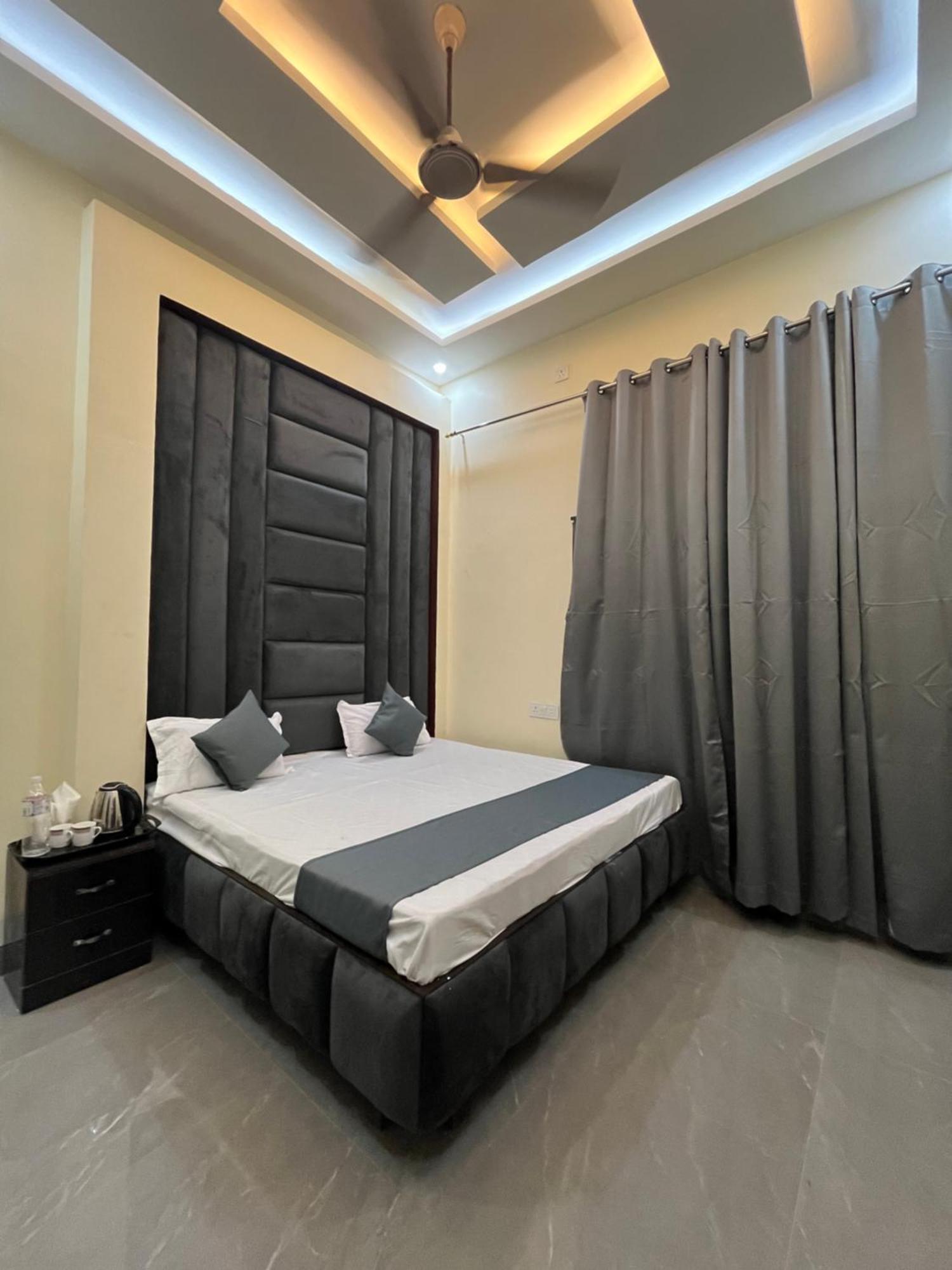 Hotel Vedas - A Group Of Comfort