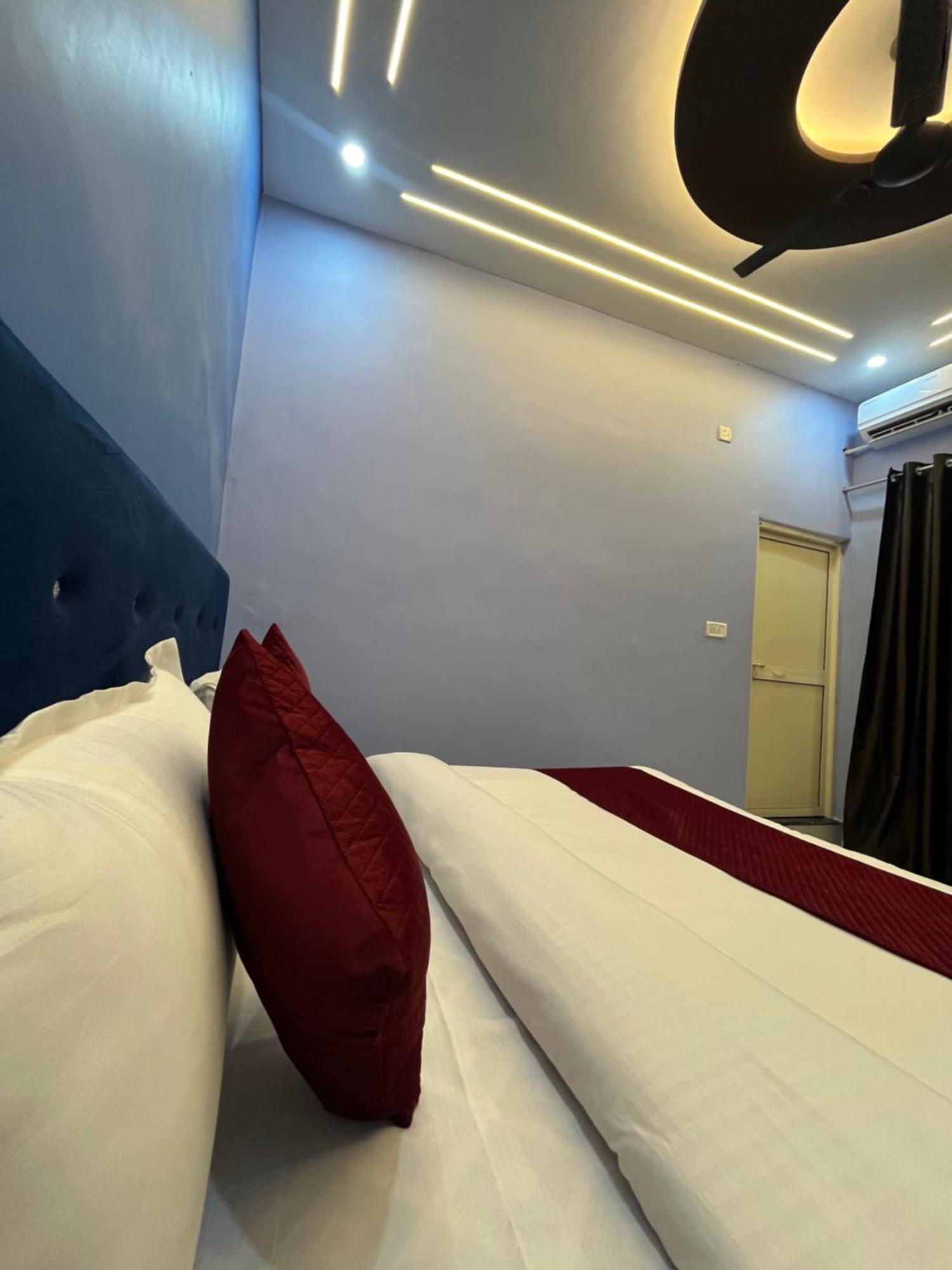 Hotel Vedas - A Group Of Comfort 3*