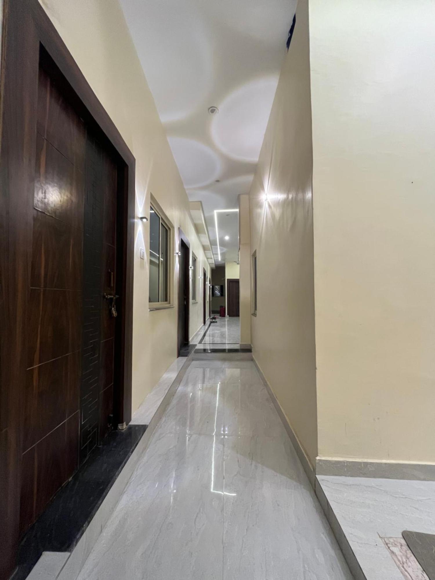 Vedas - A Group Of Comfort 3*