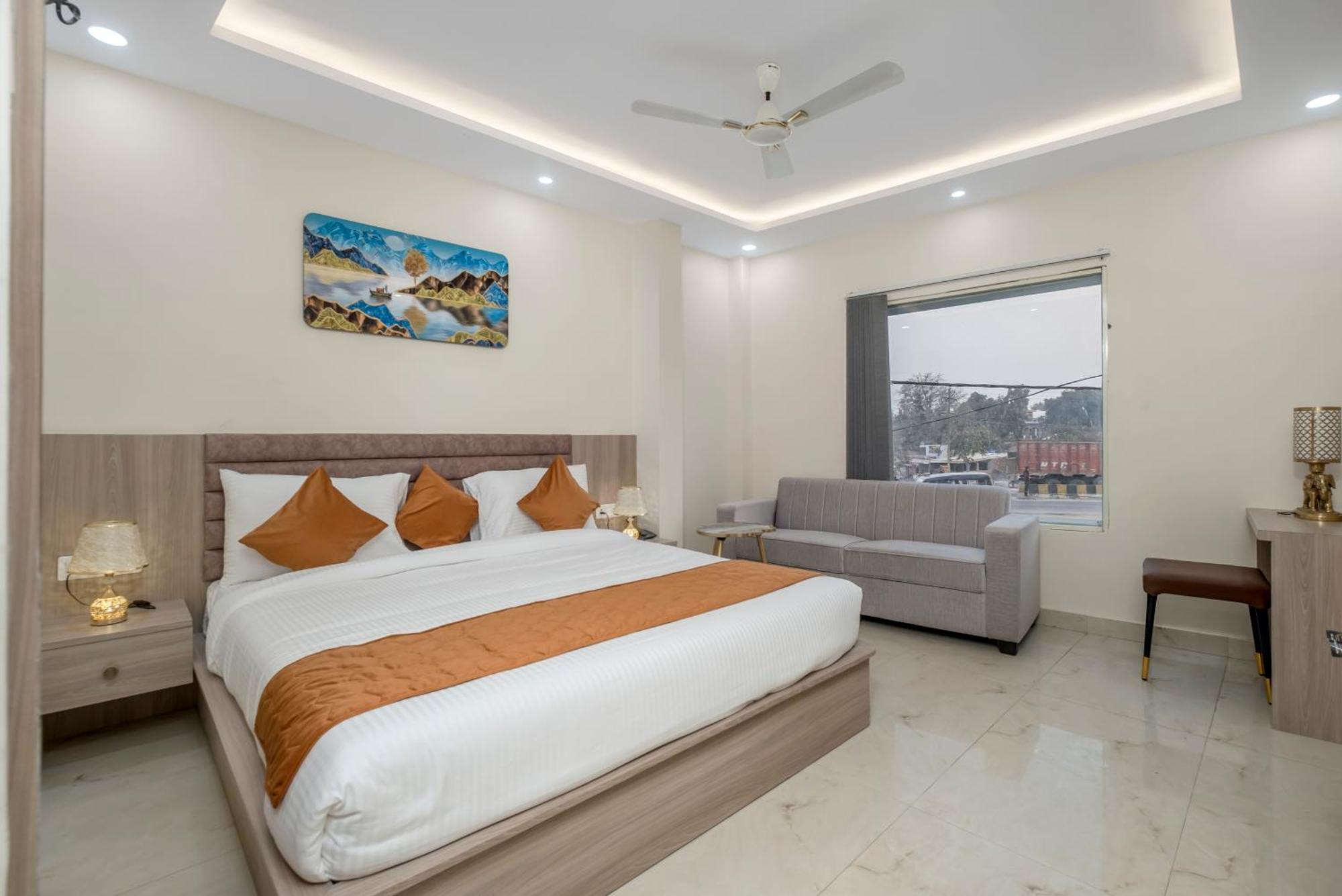 Sudarshan Hotel