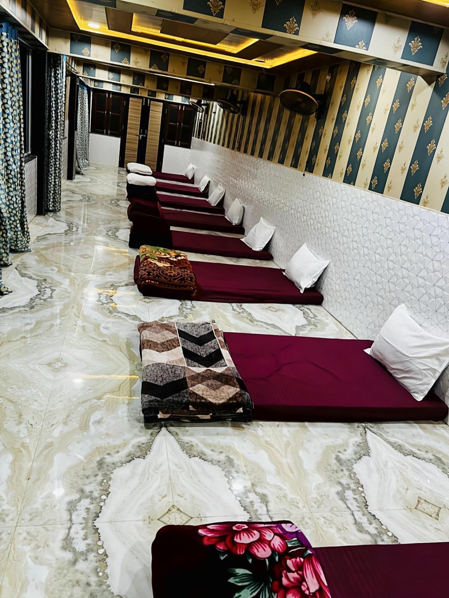 Hotel Raghunandan Inn, Near Shree Ram Janambhumi 3*