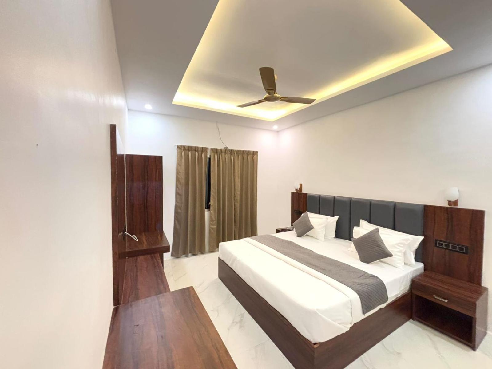 Hotel Omkar Palace