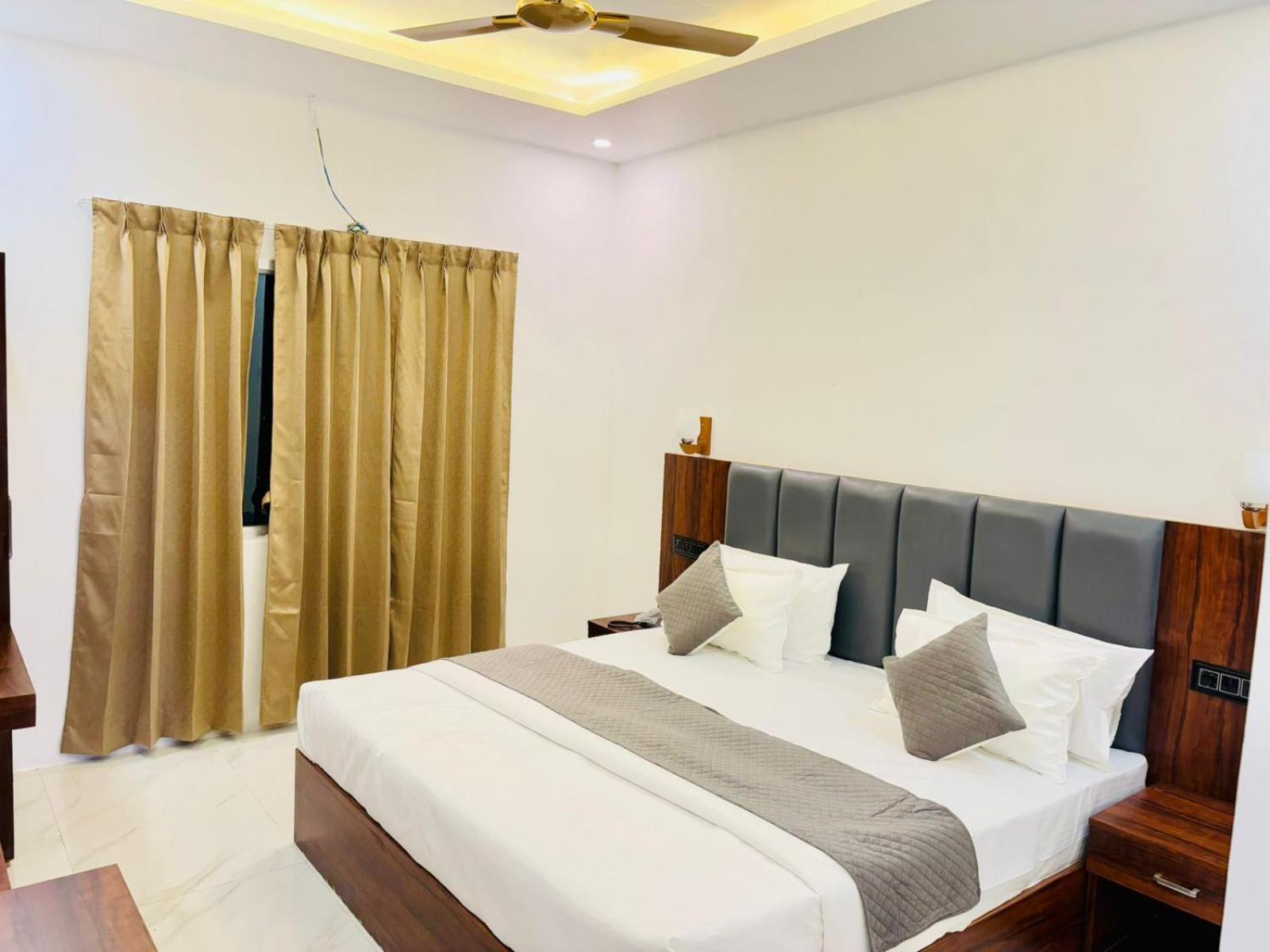Omkar Palace Hotel Ayodhya