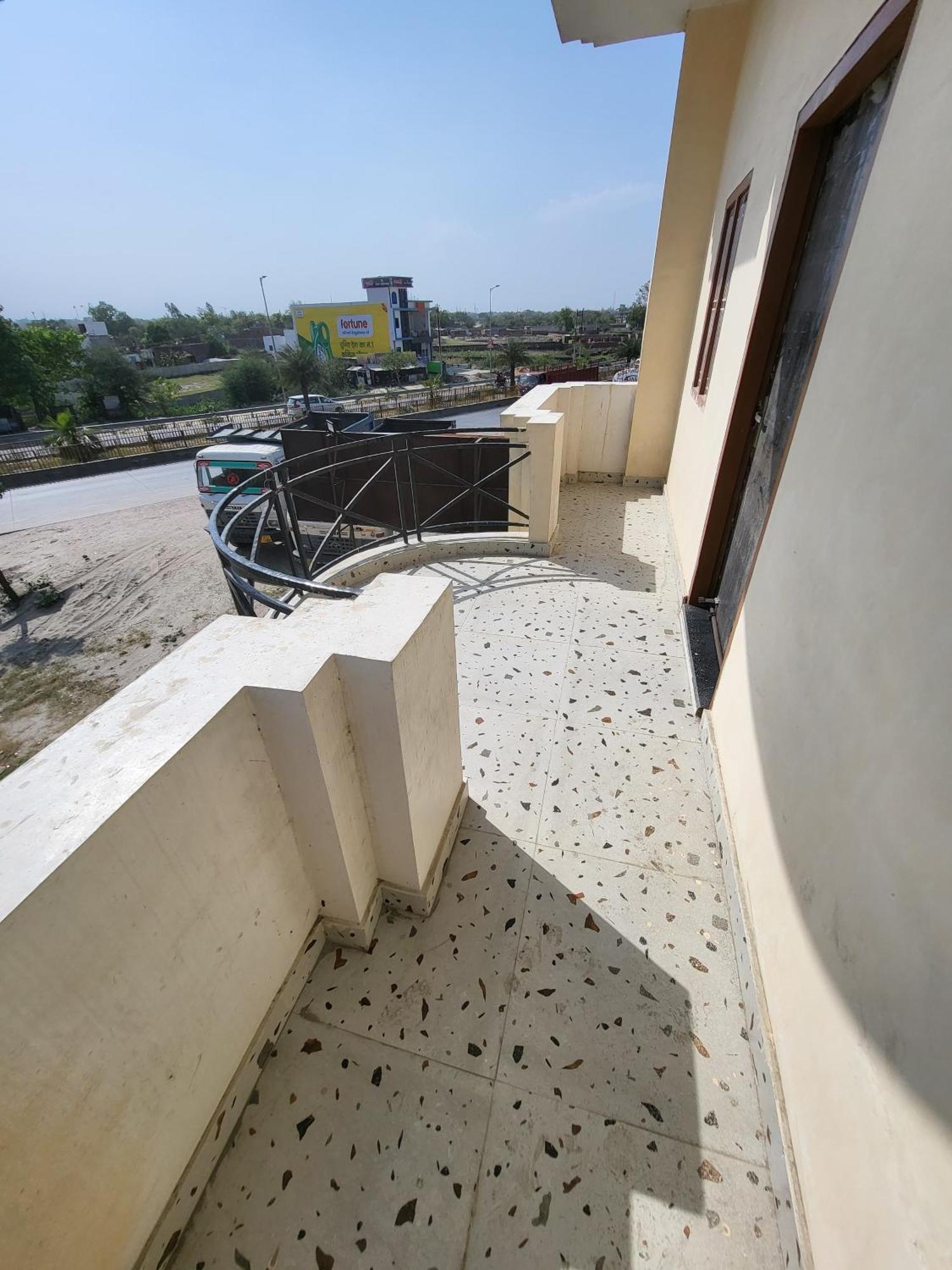 Sunlit Raghav Holiday home *