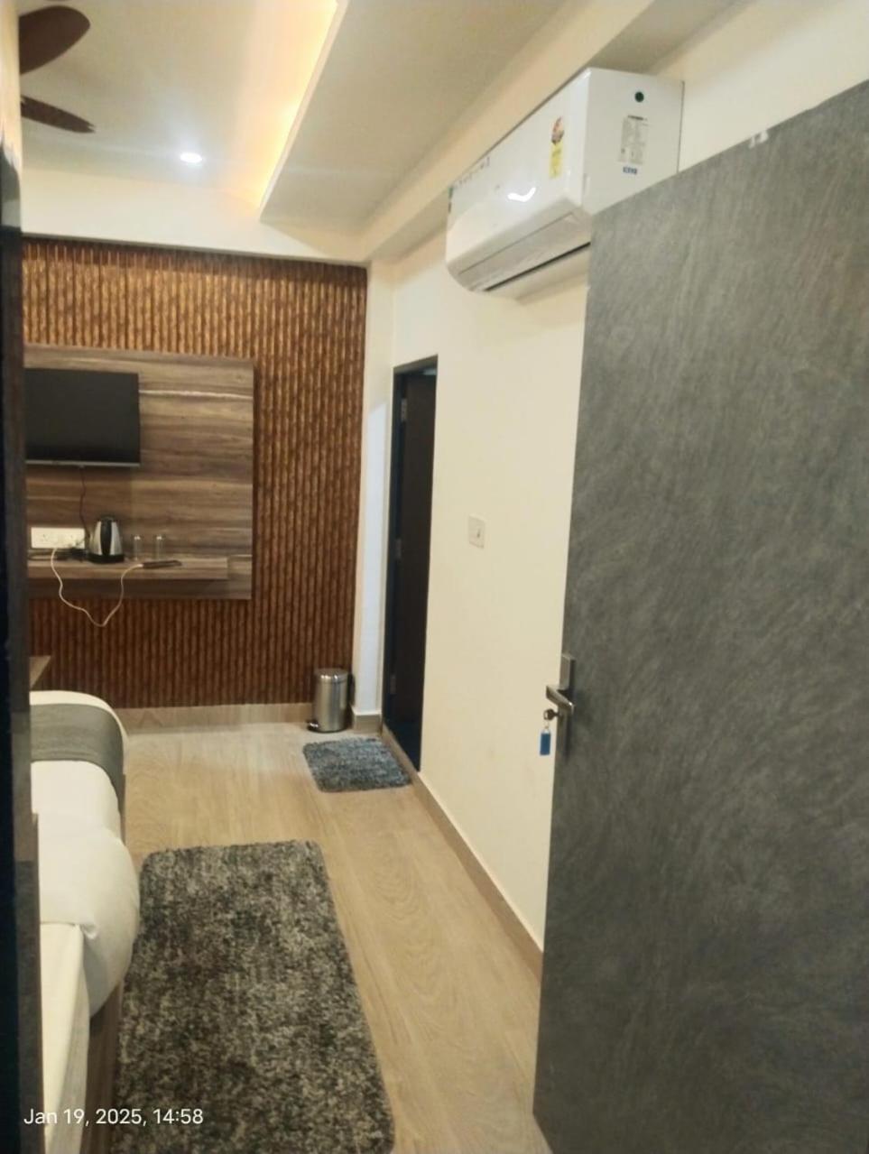 Abhinandan Hotel Ayodhya