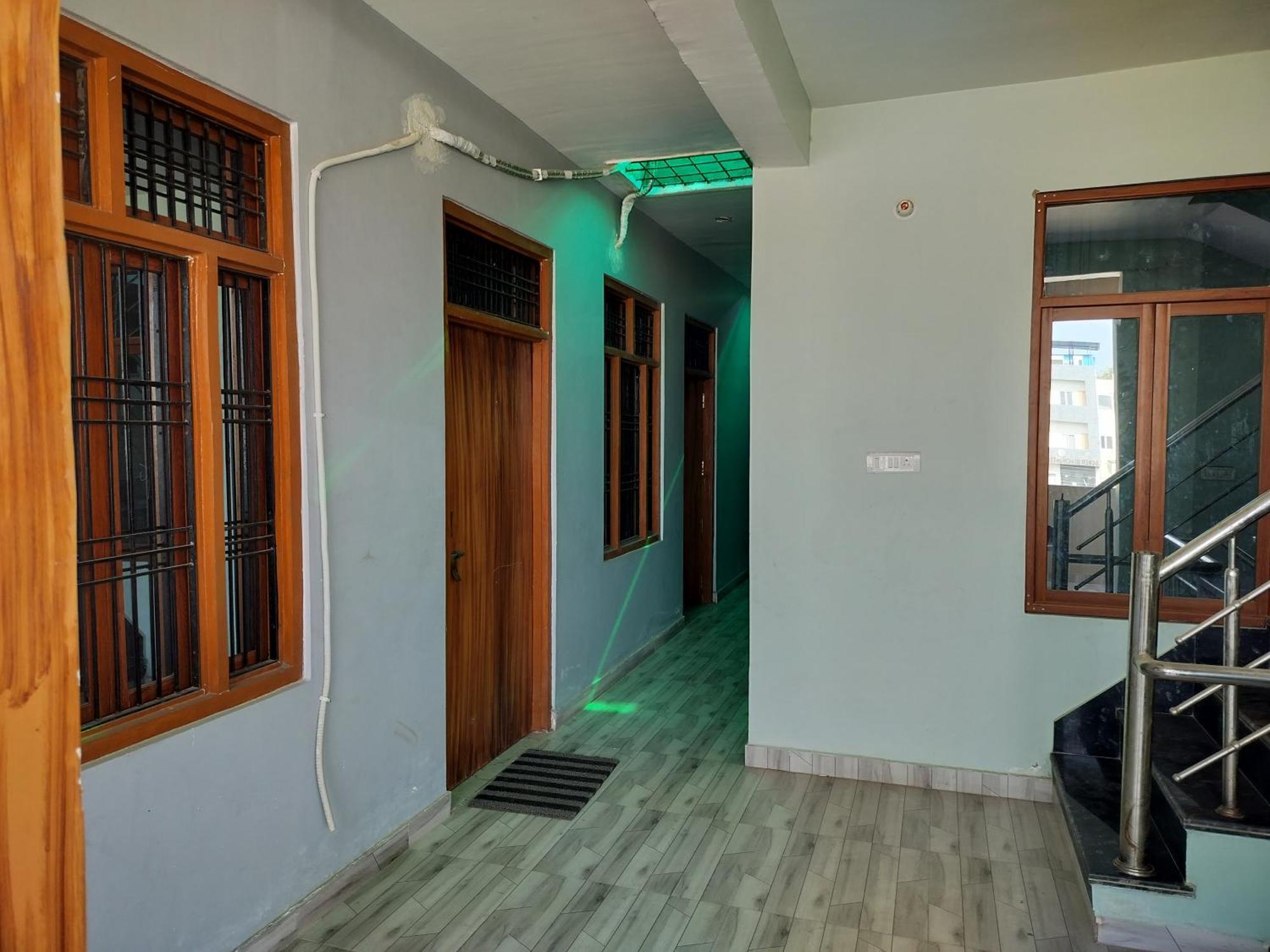 Rr Homestay *