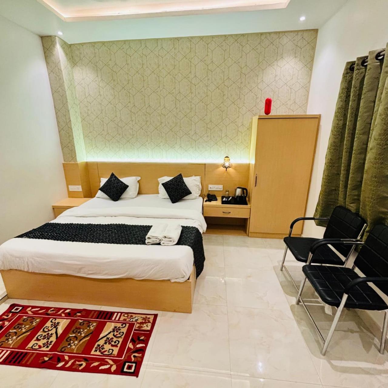 Ayodhya Hotel