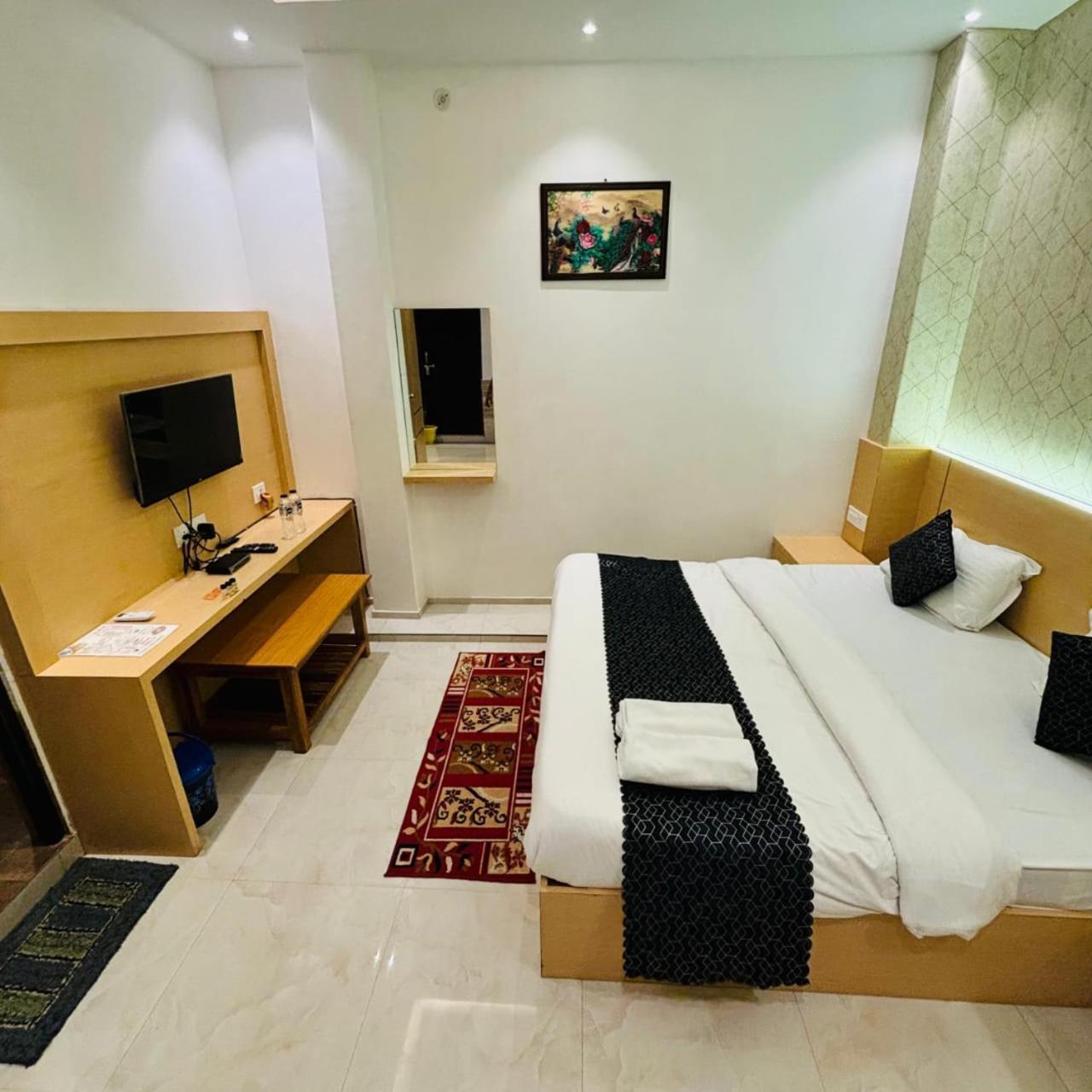 Hotel Ayodhya
