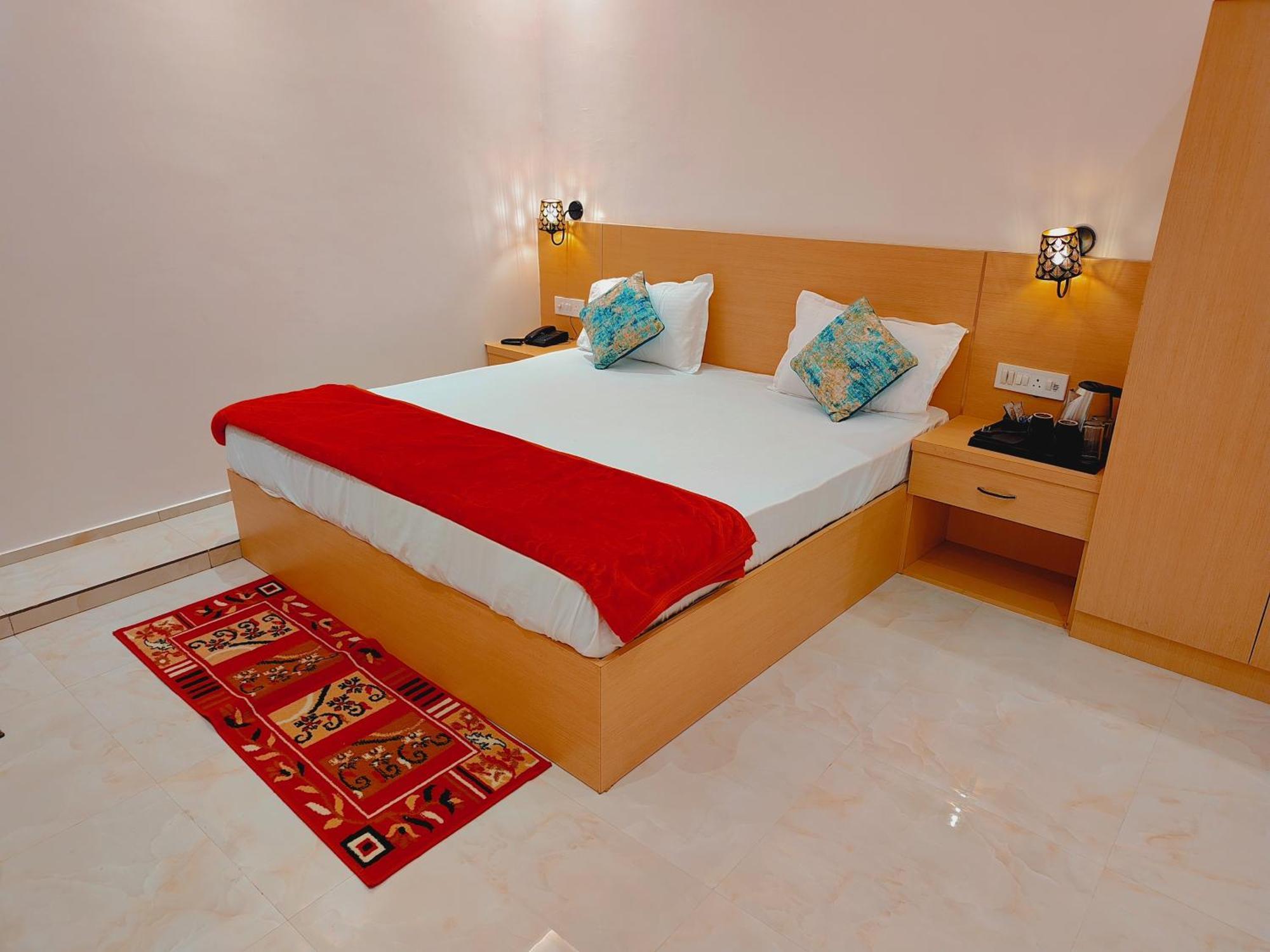 Hotel Ayodhya 3*