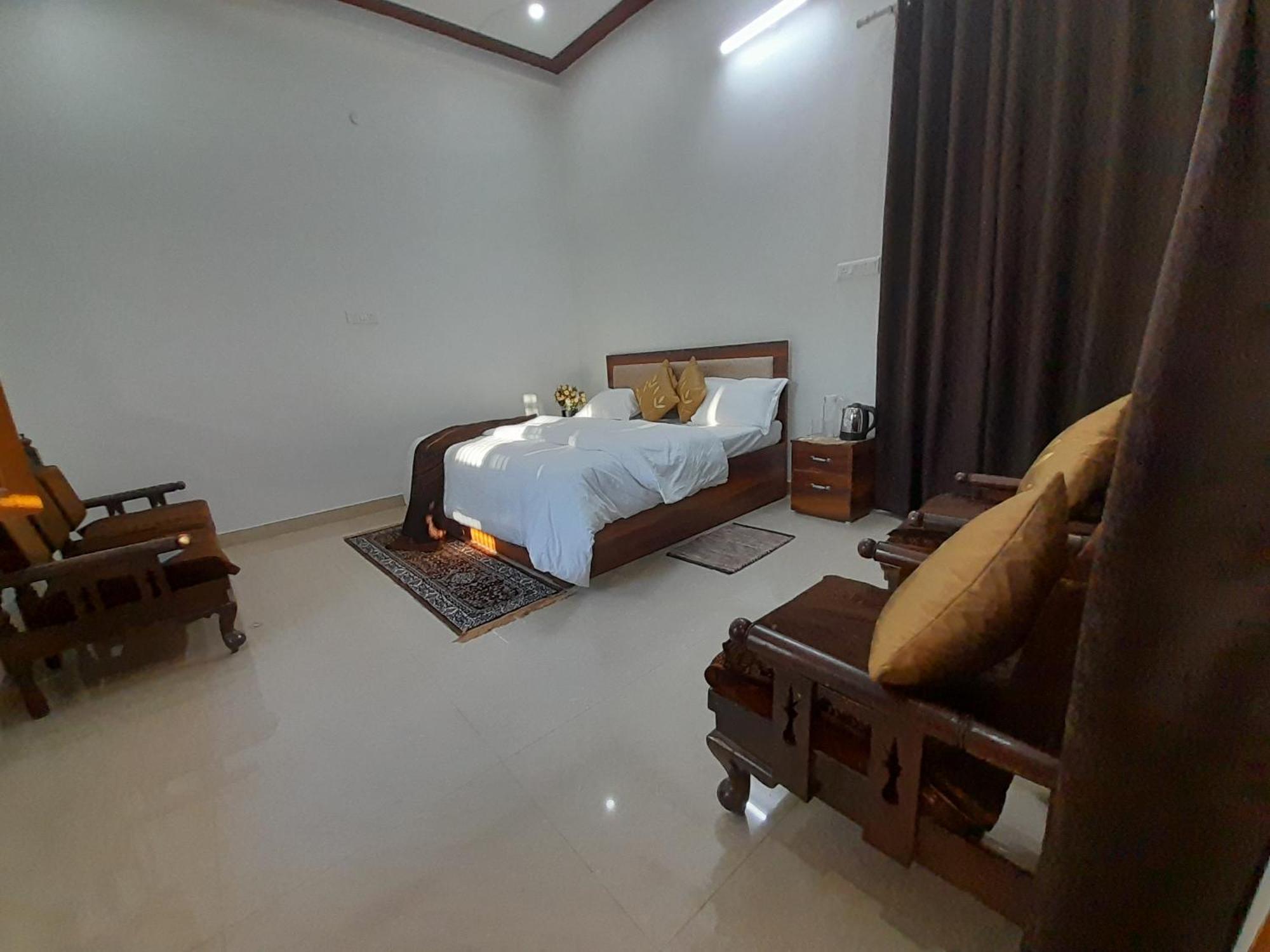 Ved & Paying Guest house *