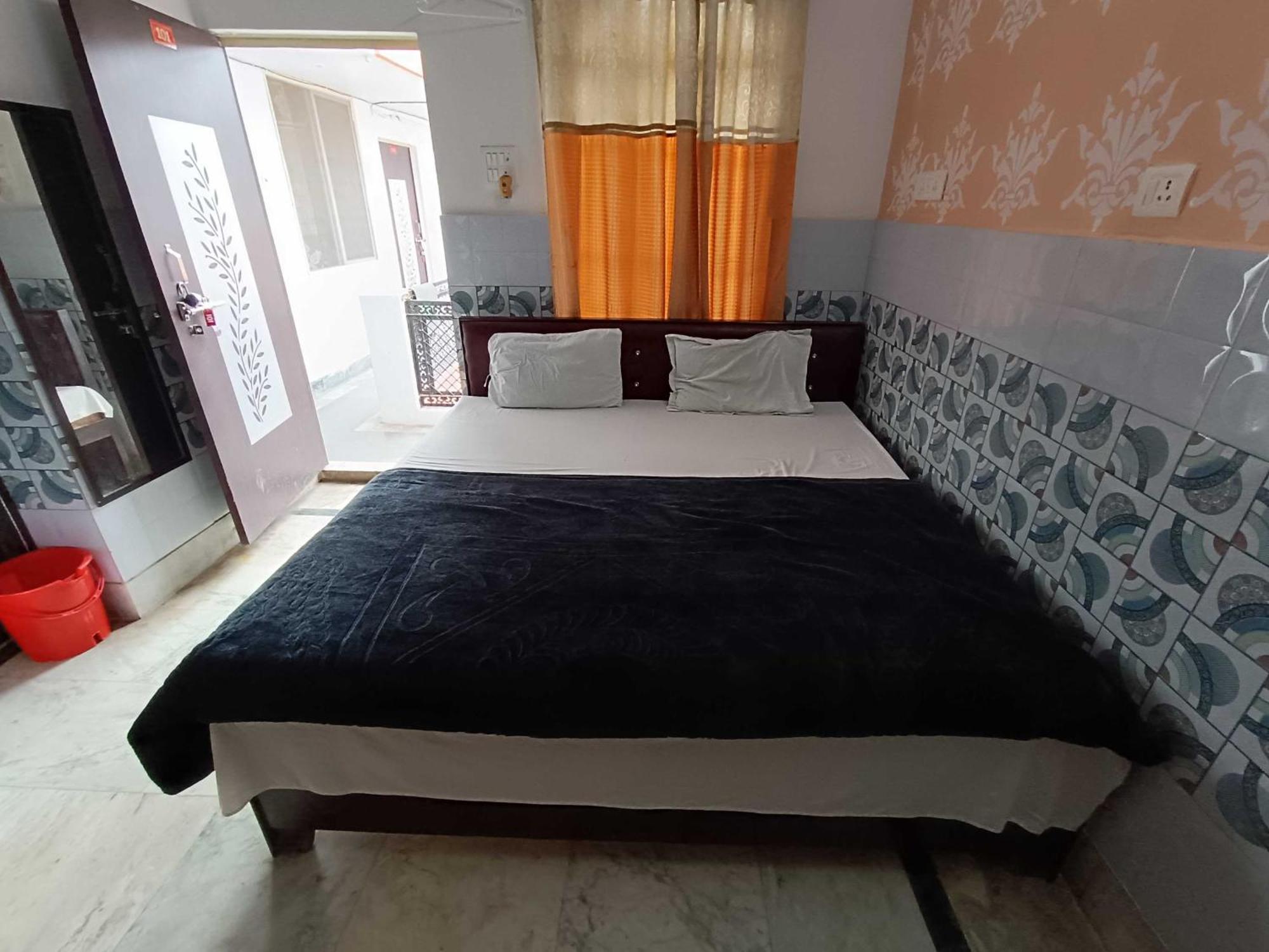 Apartment O Shri Hari