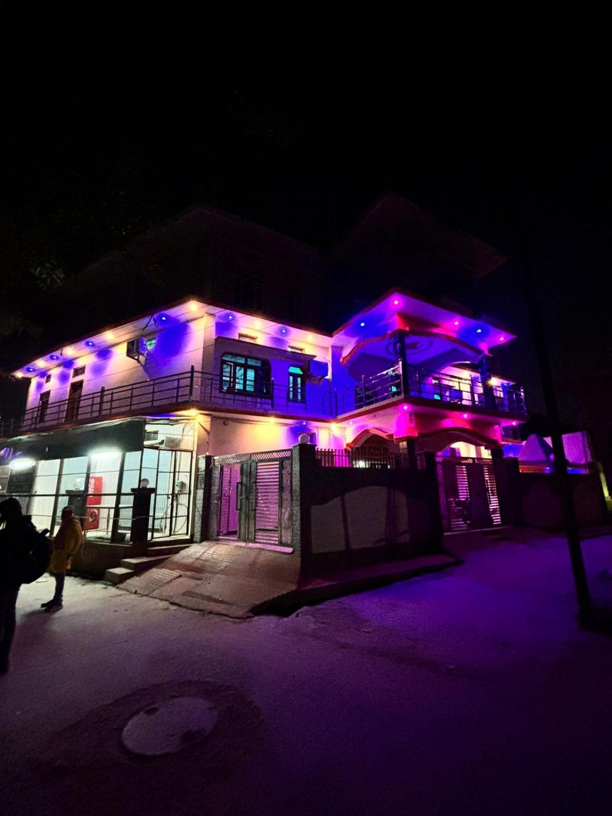 Chandrika Palace Very Near Ram Mandir And Ayodhya Railway Guest house *