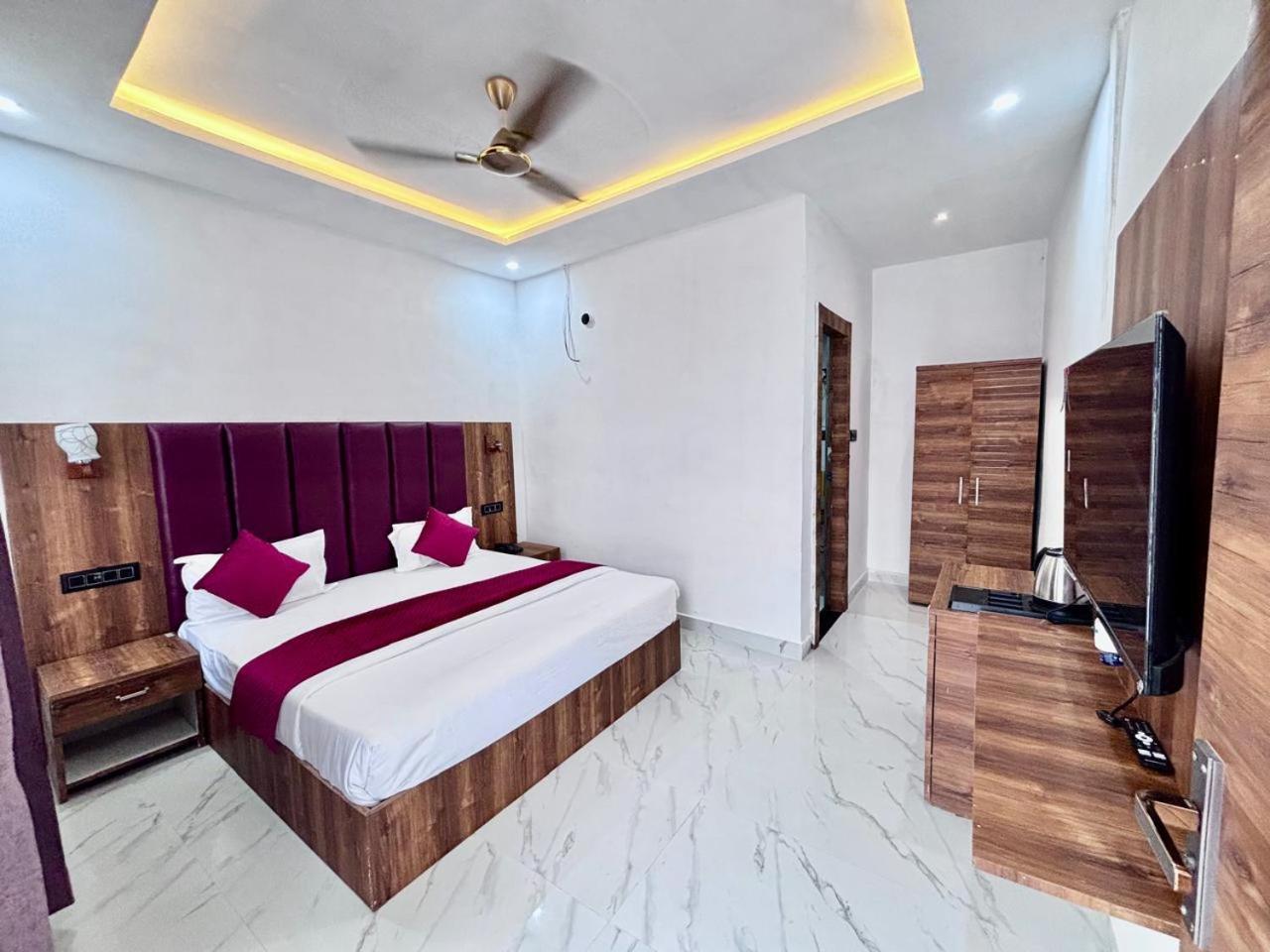 Omkar Palace Hotel Ayodhya