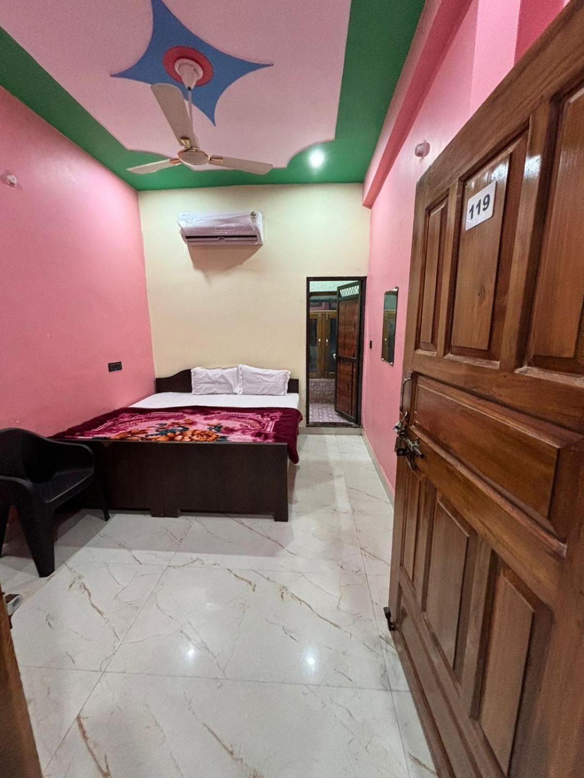 Guest house Sri Sitaram Hanumant Palace 500 Meter From Railway And Ram Mandir *