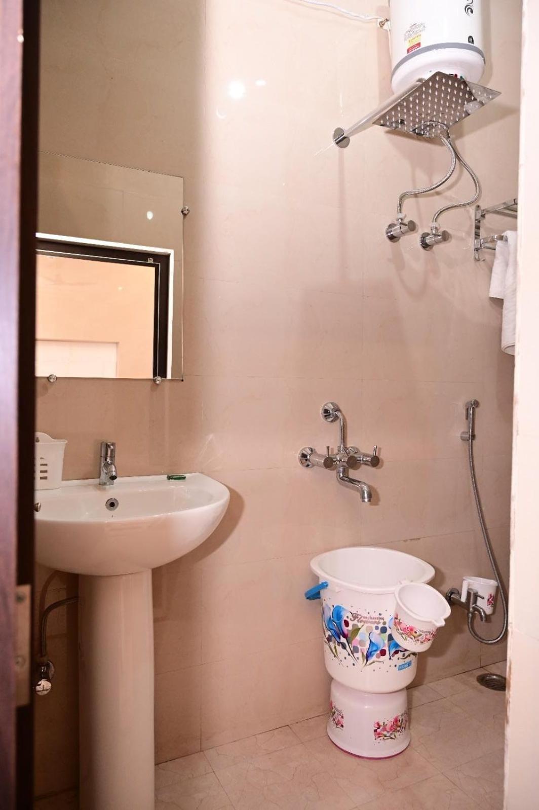 Shri Ram Lalla International Guest house *
