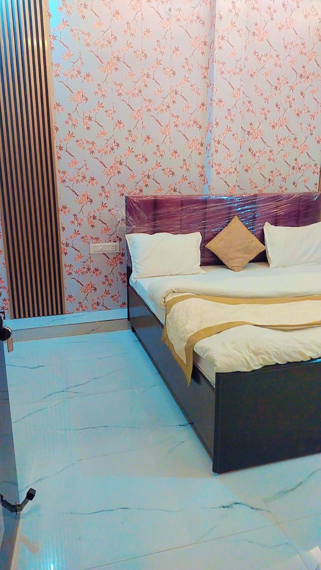 Maa Sharda Guest house *