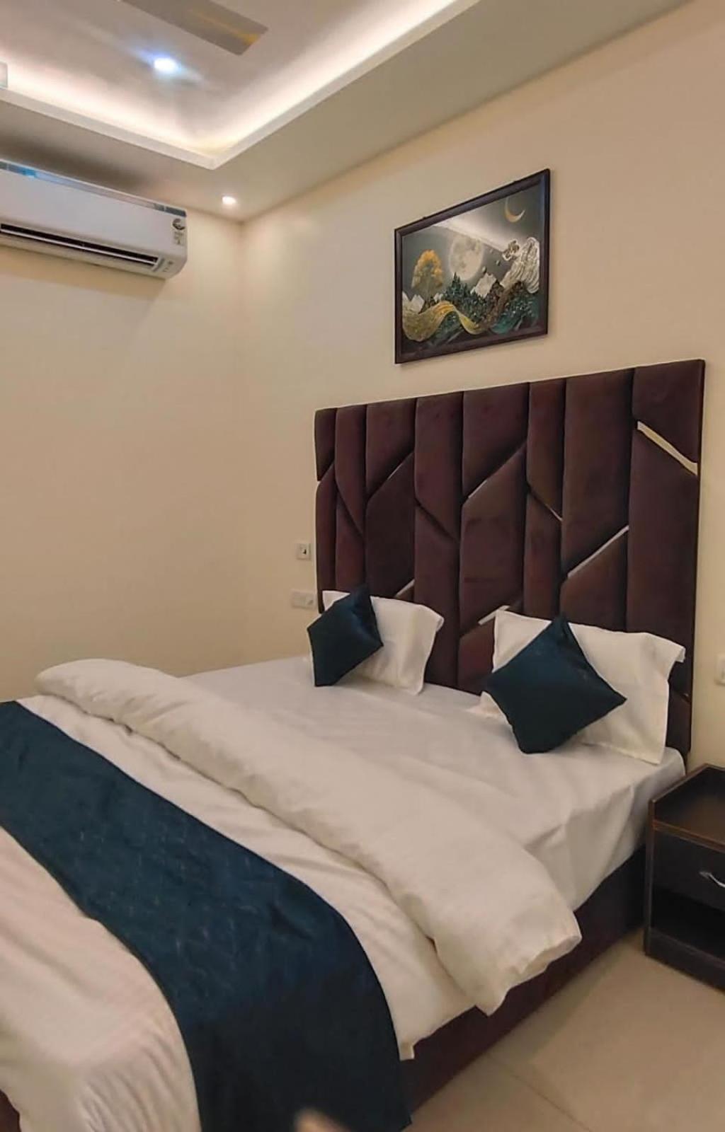 The Moon Guest house Ayodhya