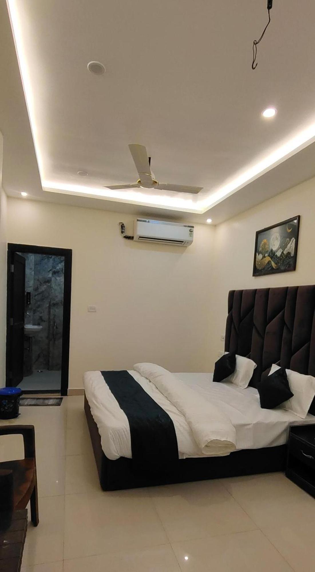 The Moon Guest house Ayodhya