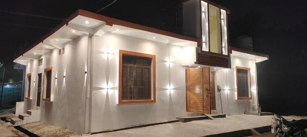 Rajlaxmi Niketan Guest house *