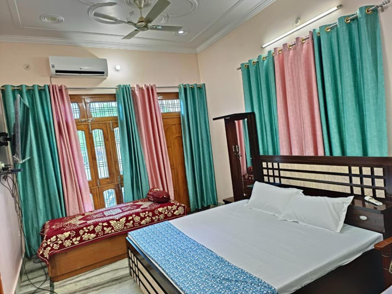Arya Hotel Ayodhya