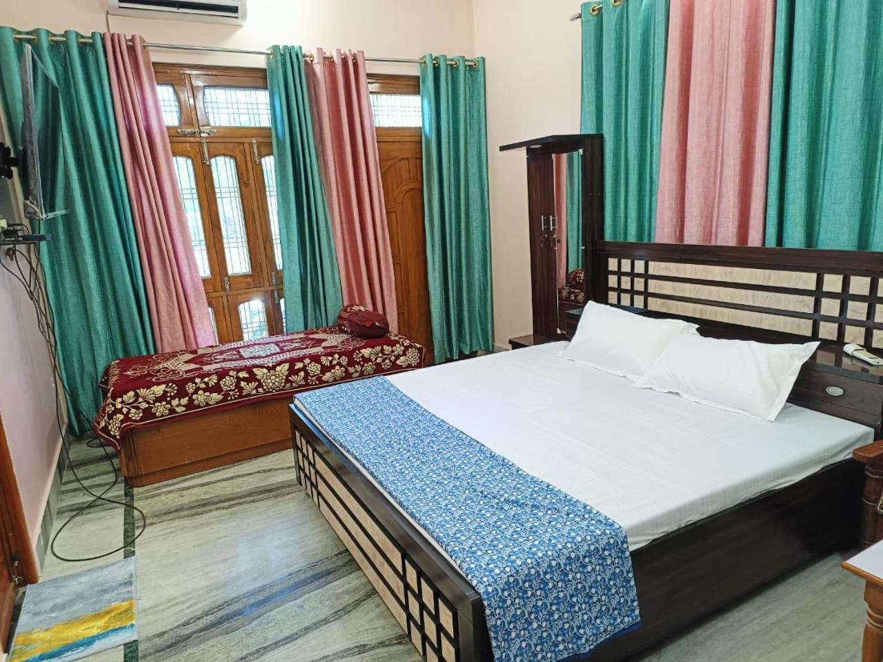 Arya Hotel Ayodhya