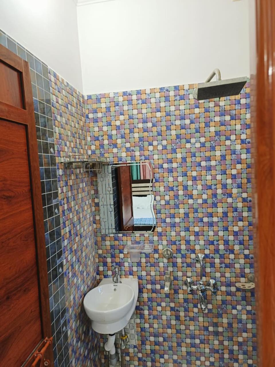 Arya Hotel 3*